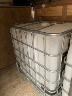 Tank with cage