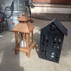 !! 2 Lighted  House Decorations 