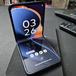 Brand New Motorola RAZR, BLUE 256GB UNLOCKED