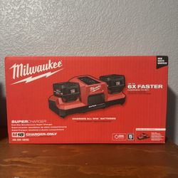 Milwaukee M18 Dual Bay Simultaneous Super Charger 
