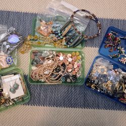 Antique Broches and pins