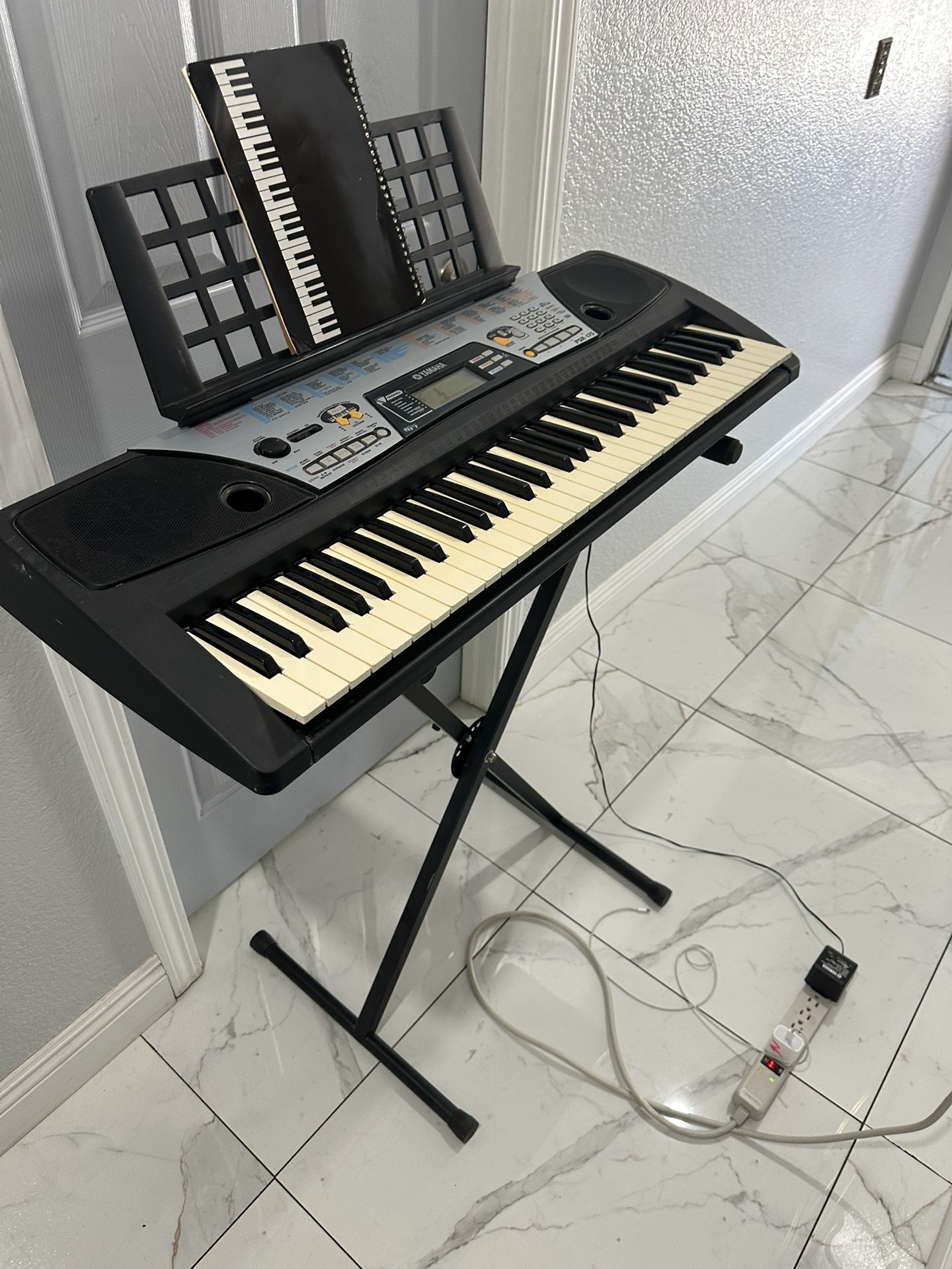 Great Yamaha Keyboard With Stand. ,comes With Wall Charger ! Works Great