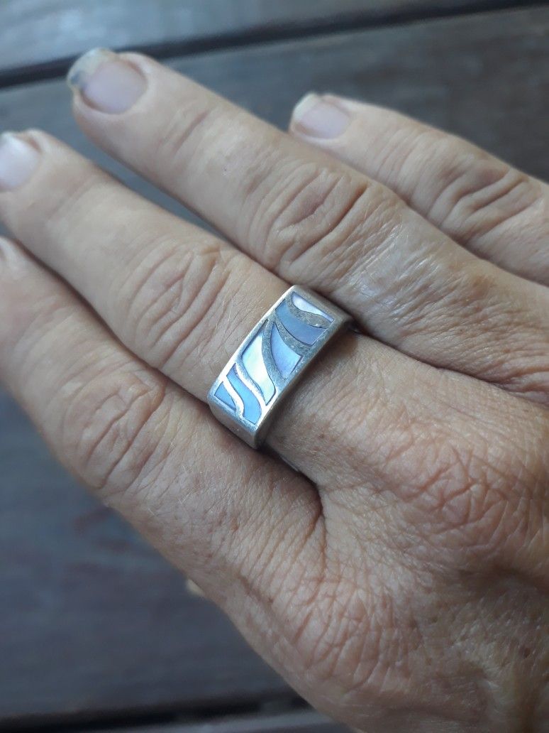 Beautiful Shell Enlayed Sterling Silver Size 8 Ring