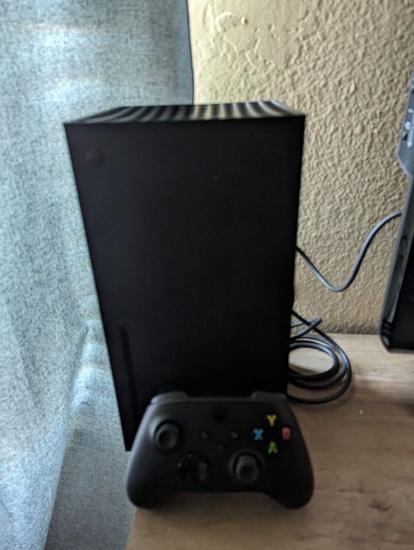 Xbox Series X (Comes With Rechargeable Battery)