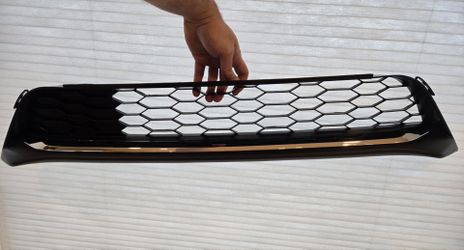 Brand New 2017 Honda Accord front Grill