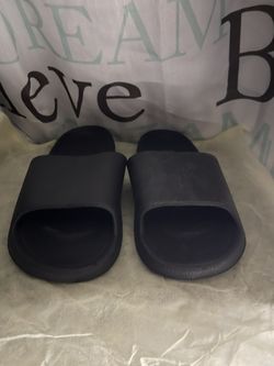 Men’s slides size 8 1/2