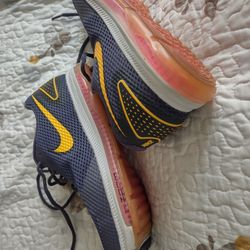 Women's Size 10 Nike All Out Athletic Shoes 👟