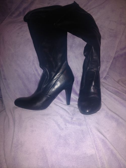 Size 11 black boots