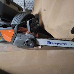 Husqvarna Battery Chainsaw 12.5 Bar