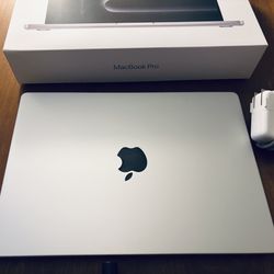 Apple MacBook Pro 14″ M4 • 24GB RAM • 1TB SSD • Silver • Excellent Condition