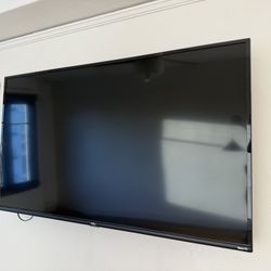 50” TCL ROKU SMART TV