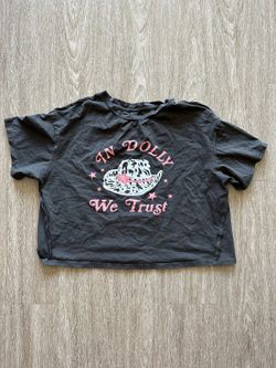Women's Black In Dolly We Trust Graphic Cropped T Shirt