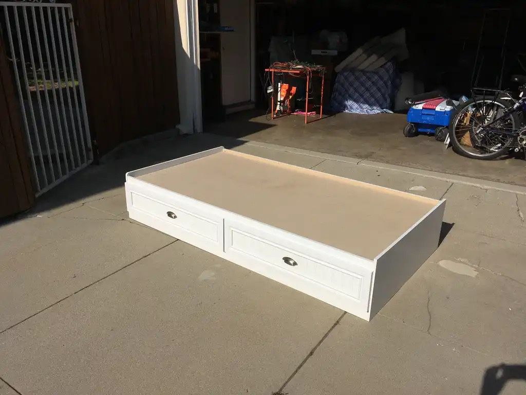 Twin platform bed with drawers -White