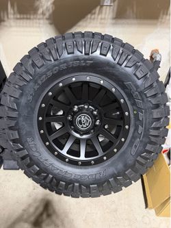 Ford F250 18 wheel and Nitto Grappler 37x12.5r18 Brand New