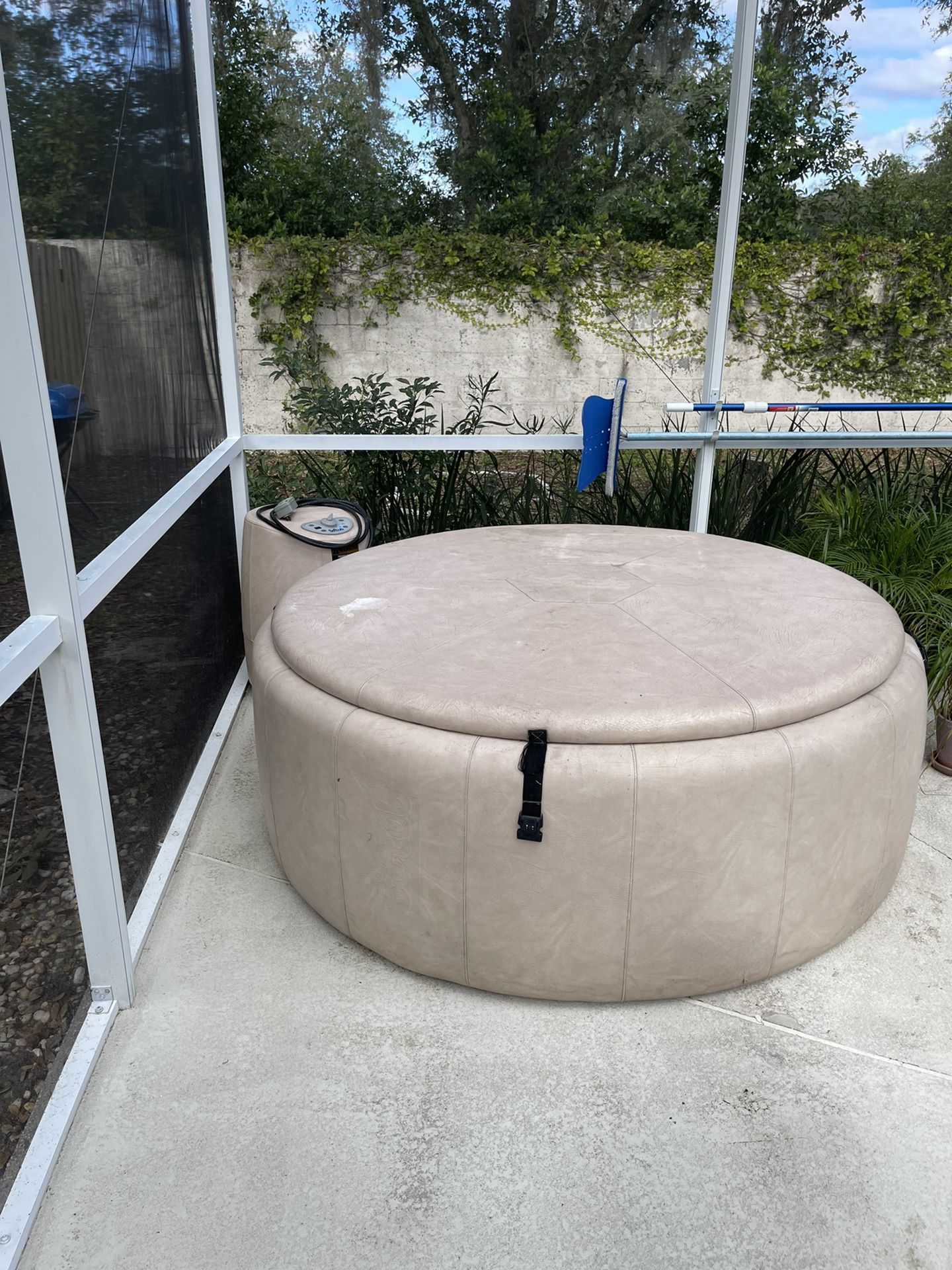 Softub T220 Portable Hot Tub