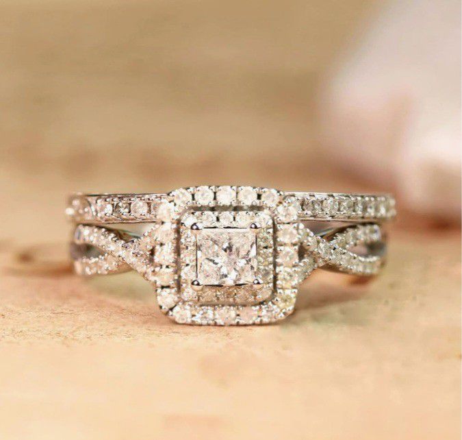 Brand new $200
1 Carat Princess Cut 925 Engagement Ring Set - Size: 7