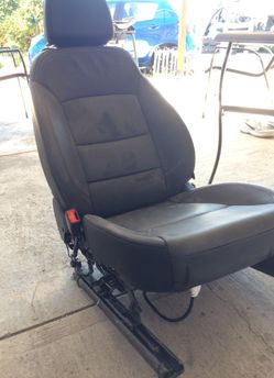 2017 Chevy cruise driver seat leather