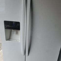    Sell Refrigerator And Stove For $150 
