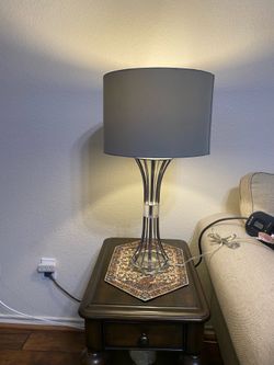 1980s Mid-Century Modern Chrome and Lucite Table Lamp