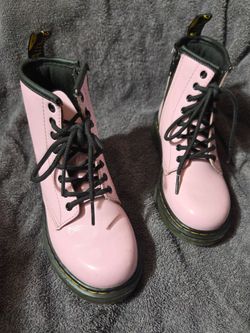 Dr. Martens pink