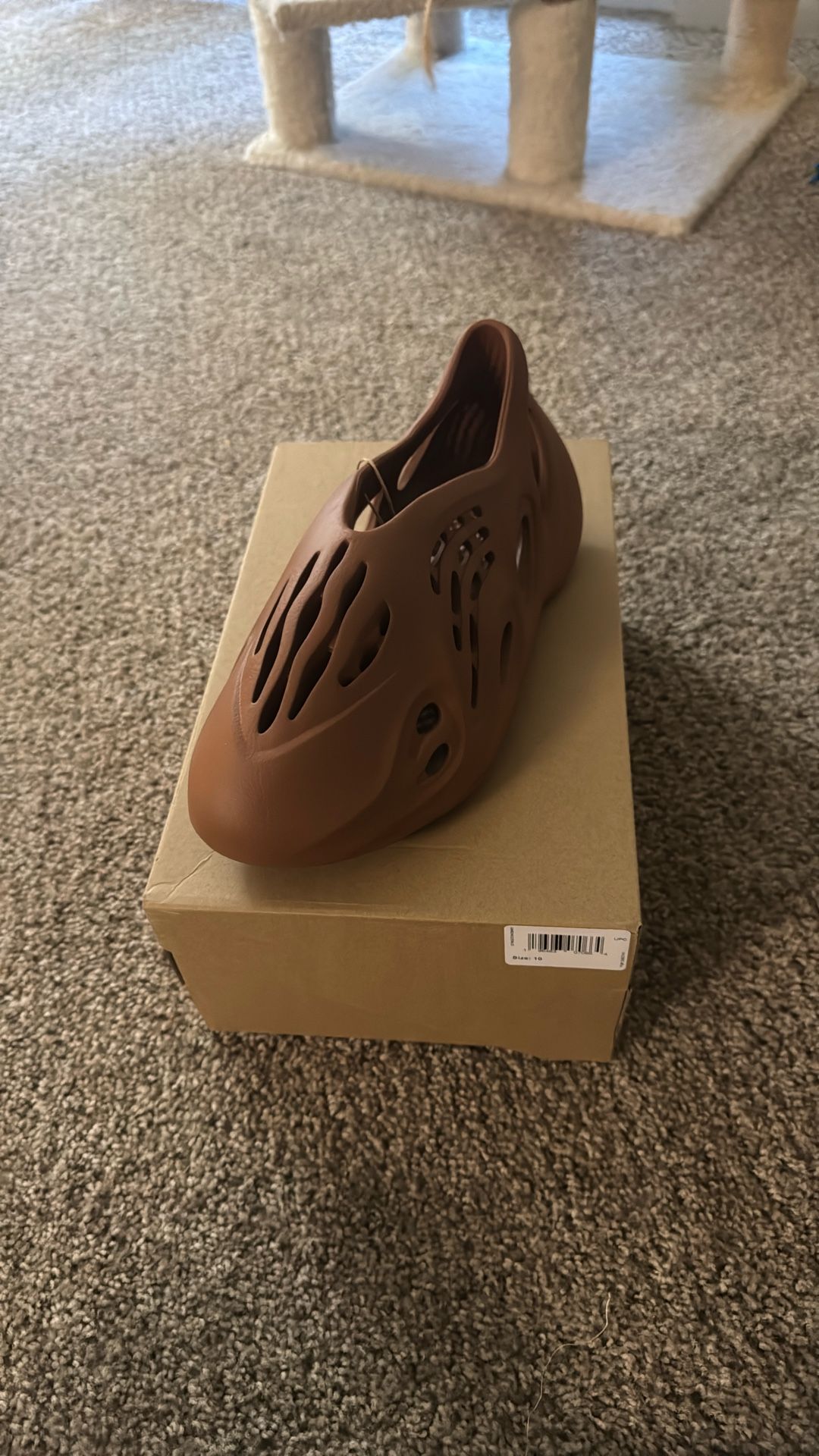 Yeezy Foam RNNR Clay Red Size 10 Brand New