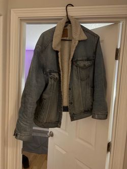 Levi’s Sherpa trucker