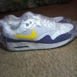 Nike Air Max Boys Size 4Y