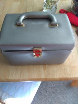 Jewelry box or makeup Carrier