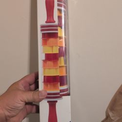 New Roll And Store Rolling Pin With Removable Cookie Cutters
