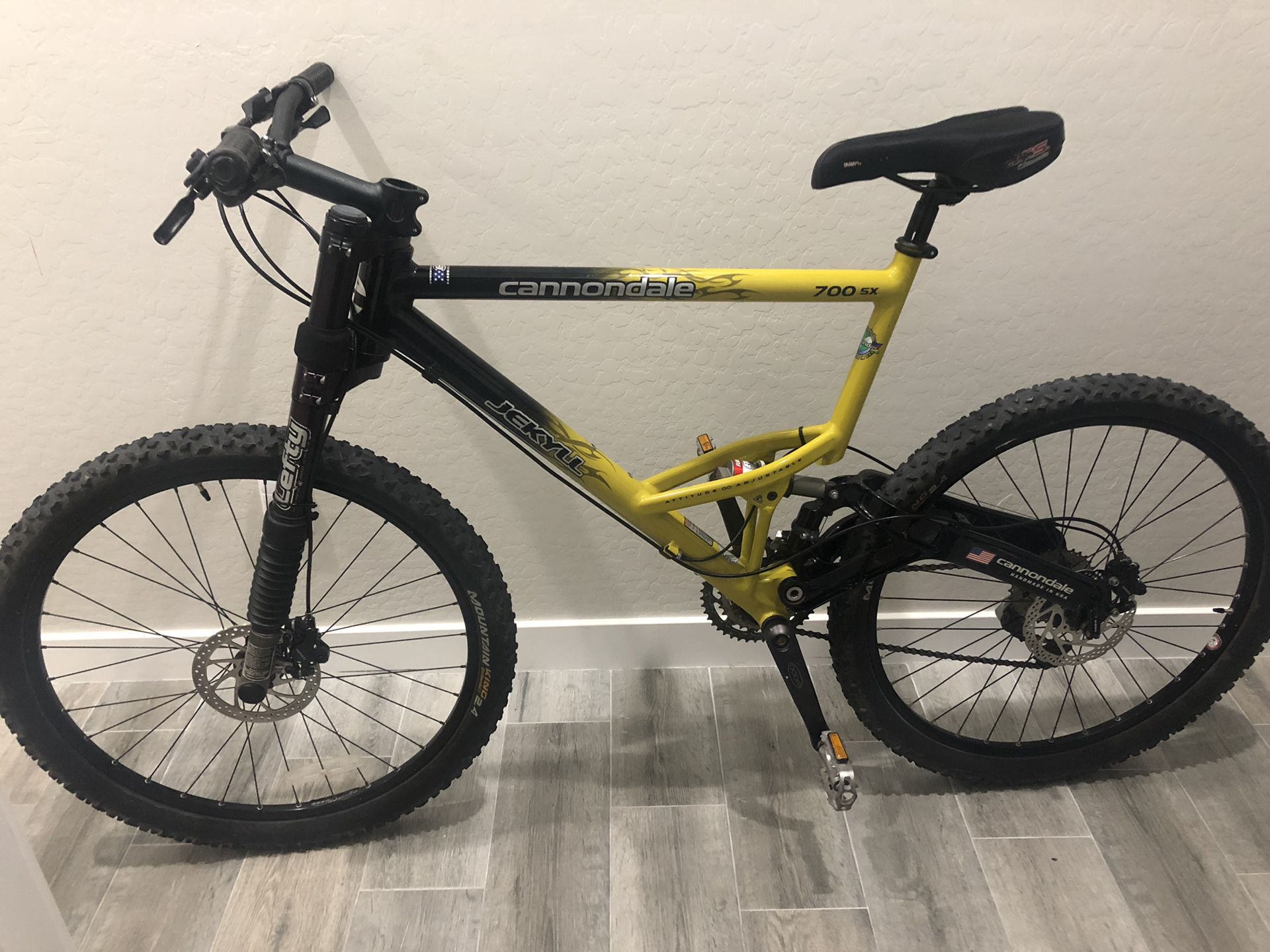 Cannondale Jekyll LEFTY Full Suspension Mountain Bike 700sx for