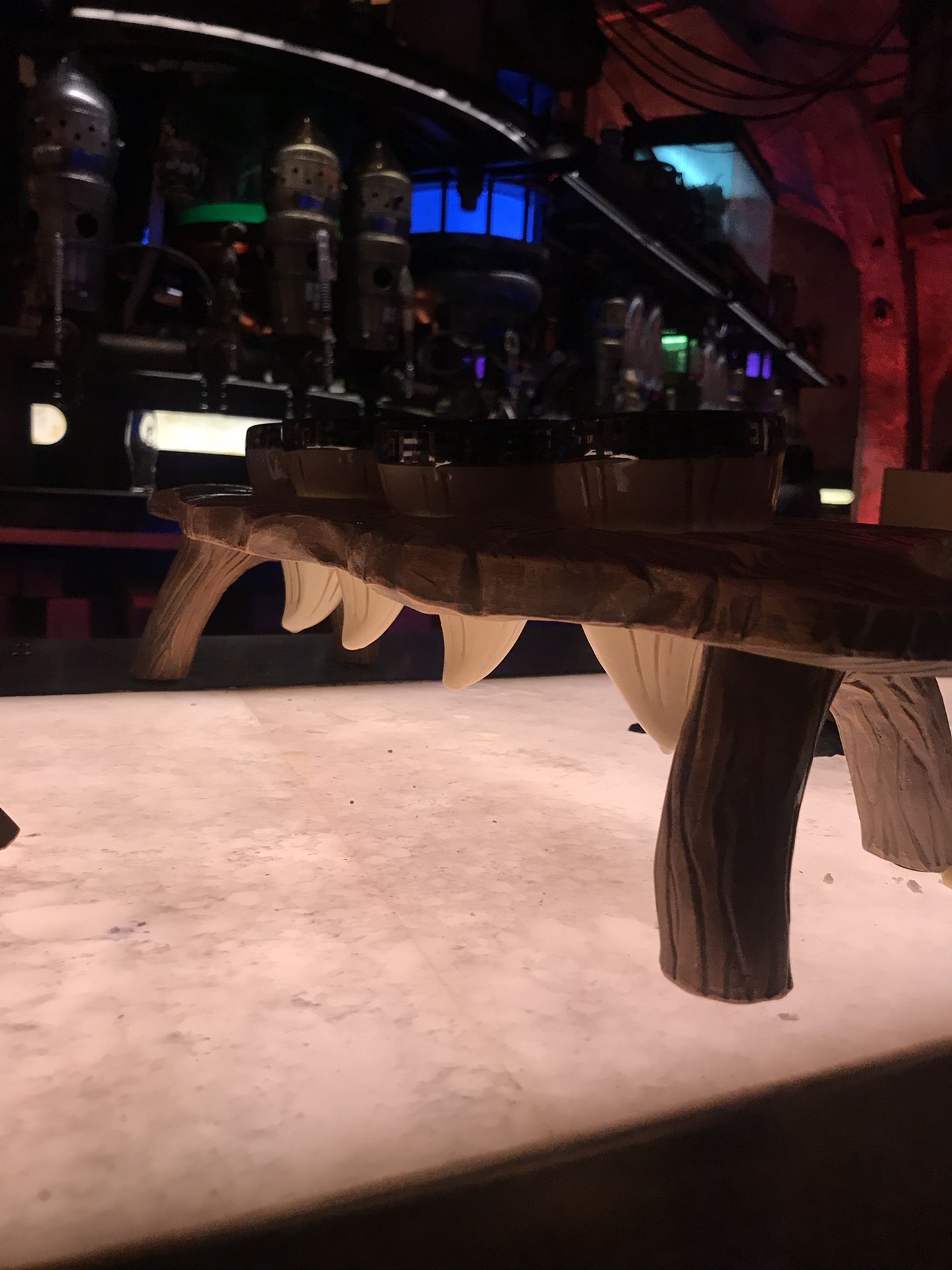 STAR WARS GALAXY EDGE RANCOR BEER FLIGHT SOUVENIR BOARD WITH FOUR TEETH & MOUSE DRIOD POPCORN BUCKET