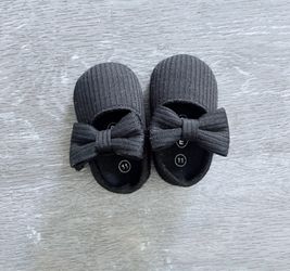 baby shoes (0-3 months)