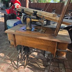 Old School Sewing Machine 
