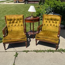 Vintage Living Room Chair And Table Set