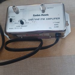 Vintage Radio Shack UHF/VHF/FM Amplifier Model 15-1113B 3.6Hz 117VAC 3.6W