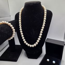 Real Pearls Necklace Bracelet And Earrings Bundle 