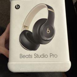 Beats Studio Pro. Still In Box. (black And Gold)