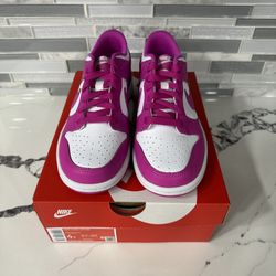 Nike Dunk Fuchsia, Size 4Y