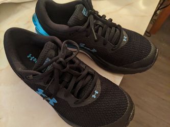 Women's Under Armor sneakers 6