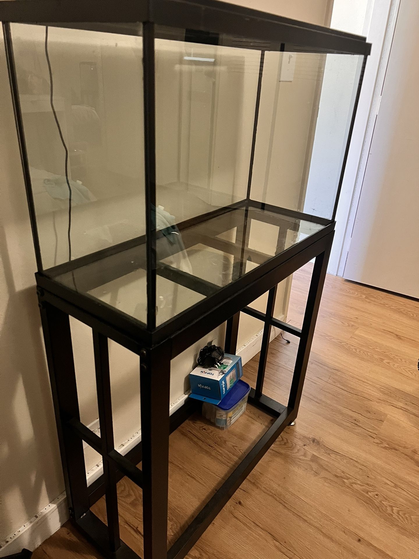 29 gallon fish tank/ aquarium