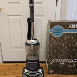 New Cond SHARK NAVIGATOR MODEL VACUUM  , ATTACHMENT  , AMAZING POWER SUCES  , WORKS EXCELLENT  IN THE BOX 