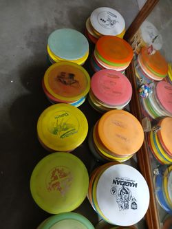 Frisbee golf discs