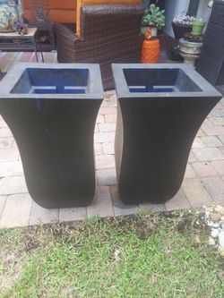 Mayne Valencia set of two 30 inch tall planters ,polyethylene resin