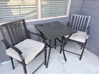 Patio Table & Chairs $60