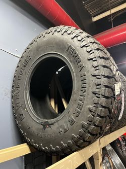 Venom power Terra Hunter RT Plus 35” 35x12.50r17 Tire