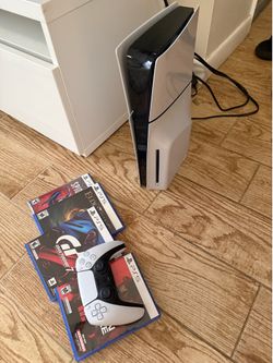 PlayStation 5 Slim Disk Edition 1Tb with a controller and 4 games