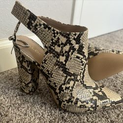 Aldo Size 8 Snakeskin Heel Boot