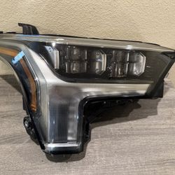 2022-2024 TOYOTA TUNDRA/SEQUOIA HEADLIGHT RH
