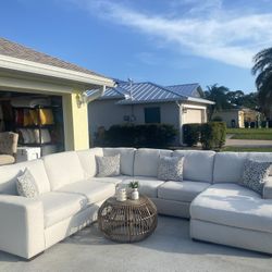 Nice Spacious Sectional!