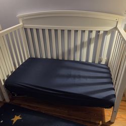 Graco Toddler Bed Daybed and Mattress - Free